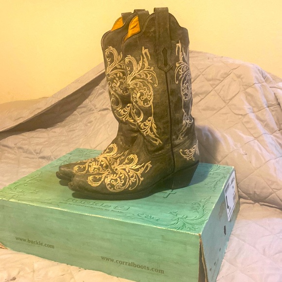 Corral Boots - Picture 1 of 4
